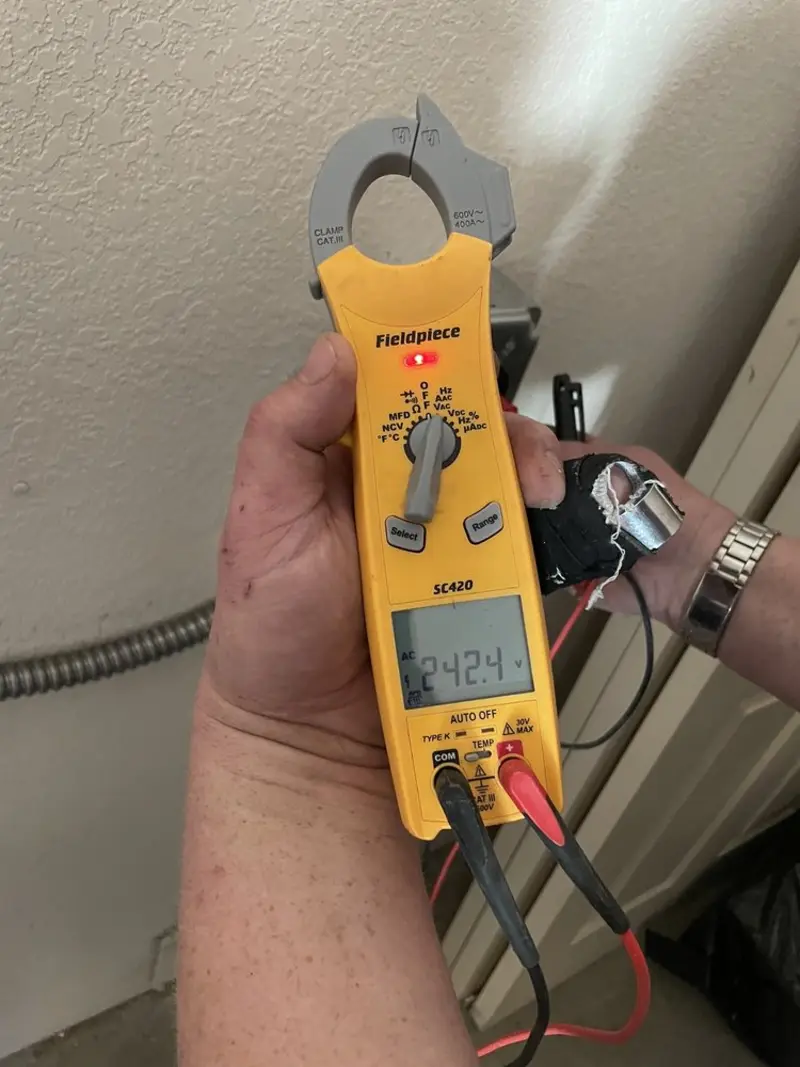 Voltage testing with clamp meter during Outlet Installation in Lisbon